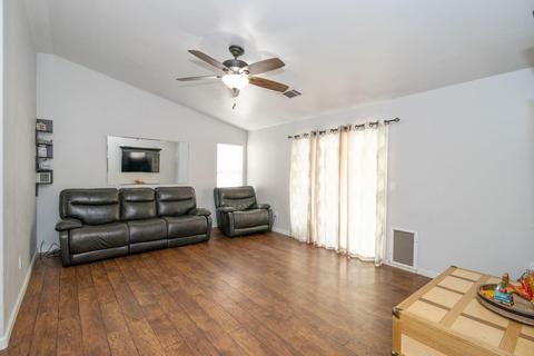 762 Valencia Ave, Lemoore, CA 93245 photo 4