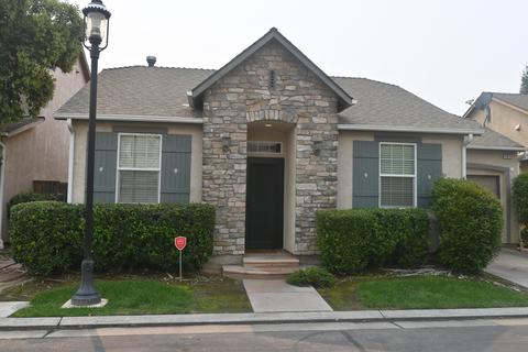 1676 Glen Dunbar Ln, Clovis, CA 93619 photo 1