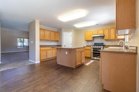 2601 E Parkview Ave, Visalia, CA 93292 photo 8