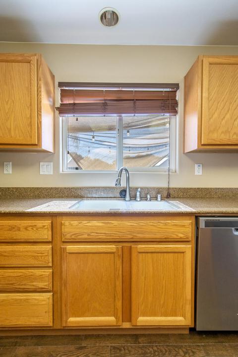 2601 E Parkview Ave, Visalia, CA 93292 photo 9