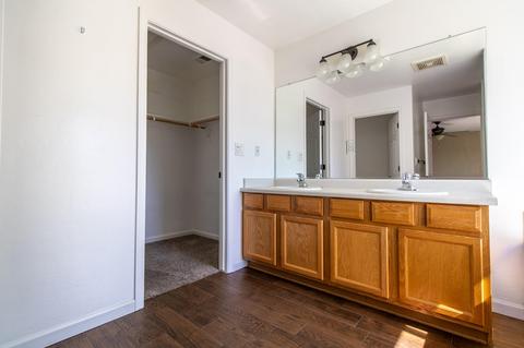 2601 E Parkview Ave, Visalia, CA 93292 photo 21