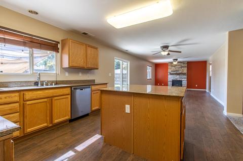 2601 E Parkview Ave, Visalia, CA 93292 photo 10