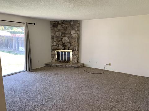 1394 Antelope Dr, Lemoore, CA 93245 photo 3