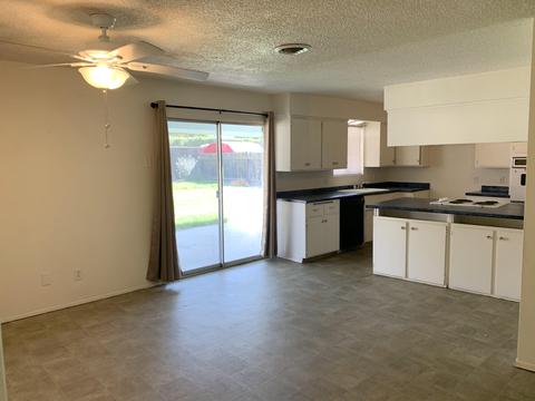 1394 Antelope Dr, Lemoore, CA 93245 photo 5