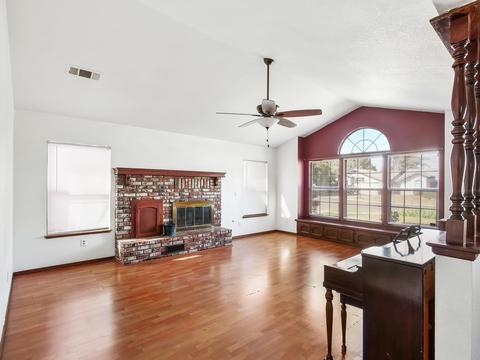 539 E Vine Ct, Visalia, CA 93292 photo 9