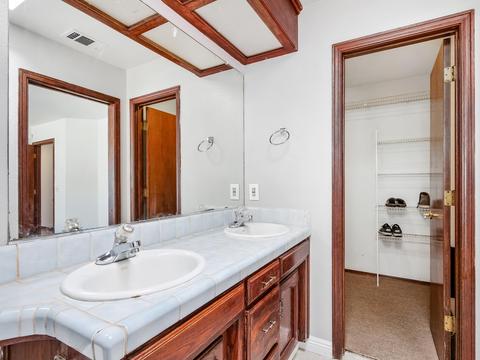 539 E Vine Ct, Visalia, CA 93292 photo 18