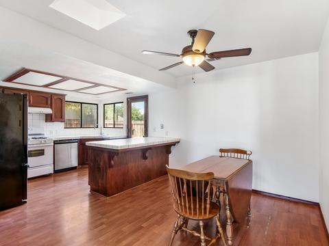 539 E Vine Ct, Visalia, CA 93292 photo 5
