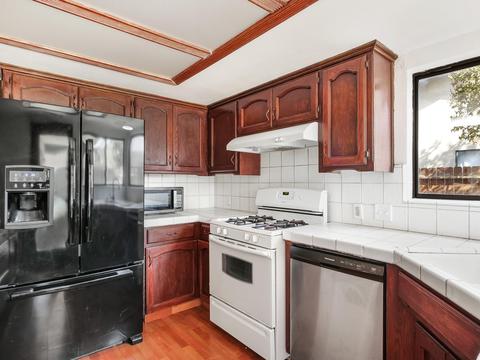 539 E Vine Ct, Visalia, CA 93292 photo 7