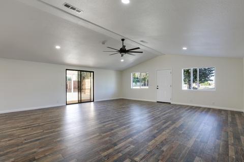 664 Vine St, Lemoore, CA 93245 photo 9