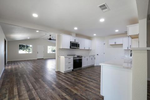 664 Vine St, Lemoore, CA 93245 photo 8