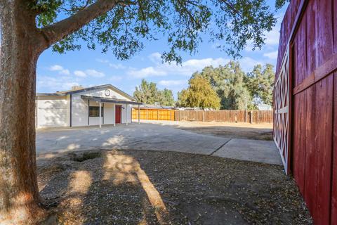 664 Vine St, Lemoore, CA 93245 photo 26
