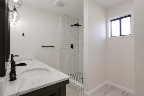 664 Vine St, Lemoore, CA 93245 photo 12