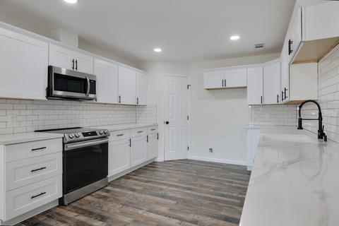 664 Vine St, Lemoore, CA 93245 photo 5
