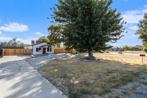 664 Vine St, Lemoore, CA 93245 photo 3