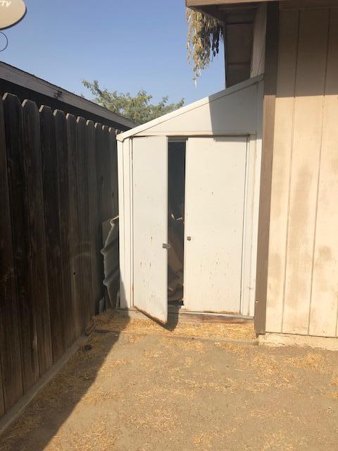 1355 E Levin Ave, Tulare, CA 93274 photo 8
