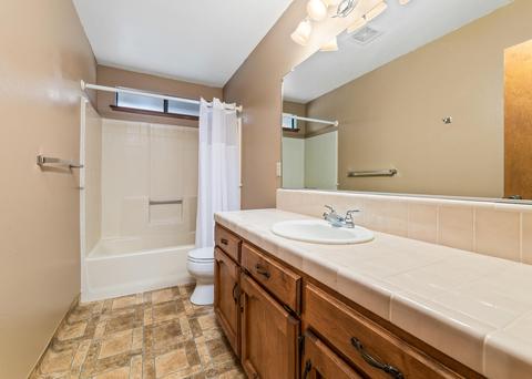 2225 E Kaweah Ct, Visalia, CA 93292 photo 16