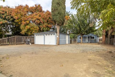 323 N E St, Exeter, CA 93221 photo 1