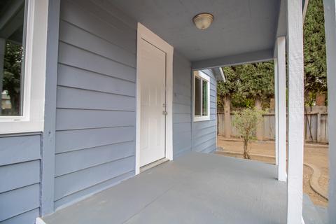 323 N E St, Exeter, CA 93221 photo 4