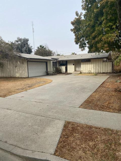 1008 E Myrtle St, Hanford, CA 93230 photo 3
