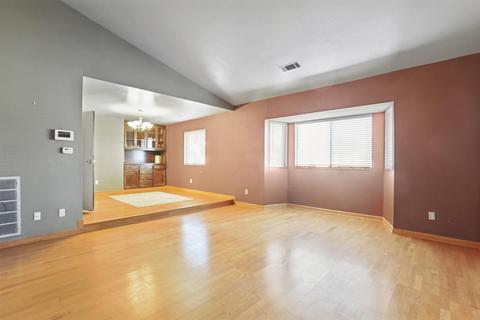 329 E Burlwood Ln, Lemoore, CA 93245 photo 8