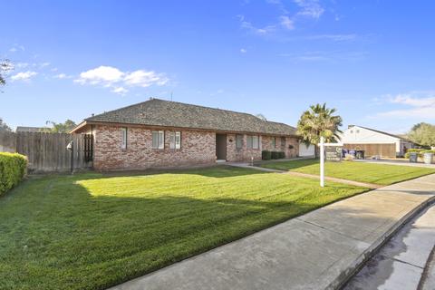 329 E Burlwood Ln, Lemoore, CA 93245 photo 2