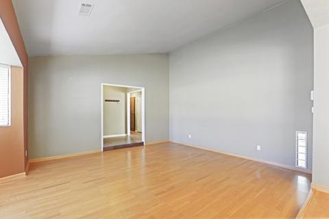 329 E Burlwood Ln, Lemoore, CA 93245 photo 9
