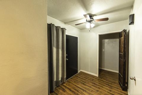 610 Hill St, Lemoore, CA 93245 photo 3
