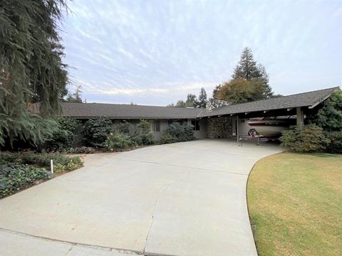 525 E Chevy Chase Dr, Tulare, CA 93274 photo 1
