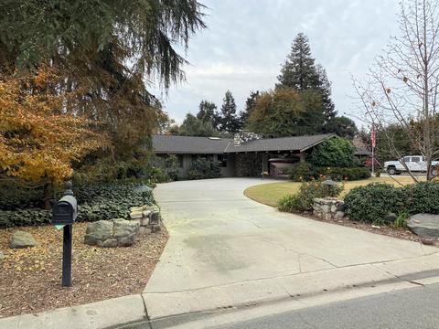 525 E Chevy Chase Dr, Tulare, CA 93274 photo 2