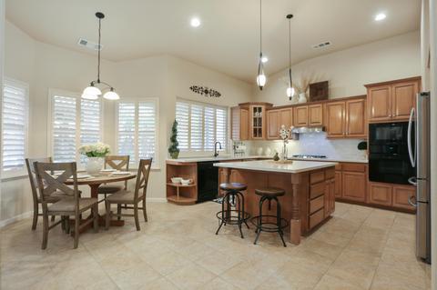 1608 E Beech Dr, Visalia, CA 93292 photo 18