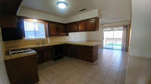 1634 E Walnut Ave, Tulare, CA 93274 photo 8