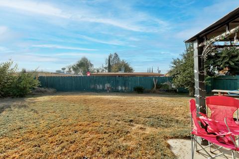 208 Plum Dr, Exeter, CA 93221 photo 4