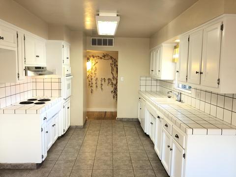 283 E Sandra Ave, Tulare, CA 93274 photo 2