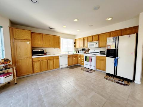 674 Cambria Ln, Lemoore, CA 93245 photo 6