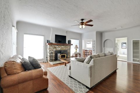 216 N C St, Exeter, CA 93221 photo 3