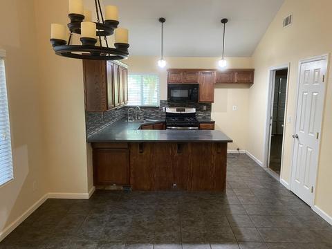 1016 E Ferguson Ave, Visalia, CA 93291 photo 15