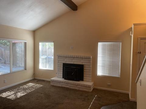 1016 E Ferguson Ave, Visalia, CA 93291 photo 3