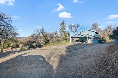 51945 Eshom Valley Dr, Badger, CA 93603 photo 1