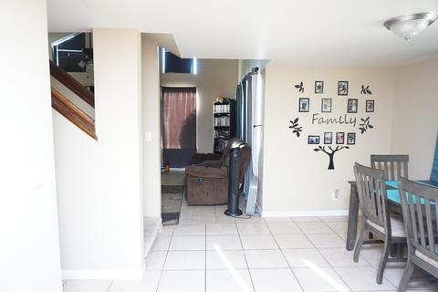 944 E Oakridge Ave, Visalia, CA 93292 photo 8