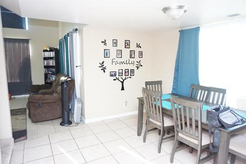 944 E Oakridge Ave, Visalia, CA 93292 photo 7