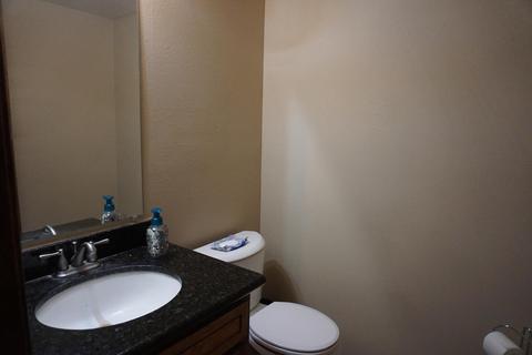 944 E Oakridge Ave, Visalia, CA 93292 photo 19
