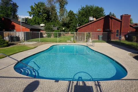 944 E Oakridge Ave, Visalia, CA 93292 photo 23