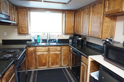 944 E Oakridge Ave, Visalia, CA 93292 photo 9