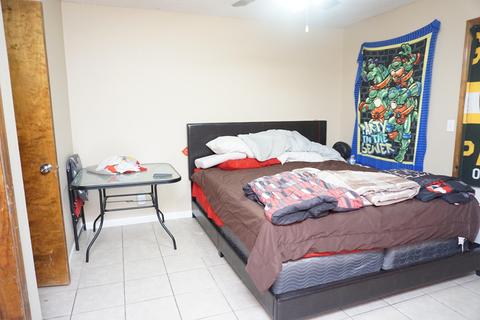 944 E Oakridge Ave, Visalia, CA 93292 photo 12