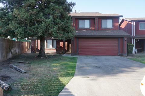 944 E Oakridge Ave, Visalia, CA 93292 photo 1