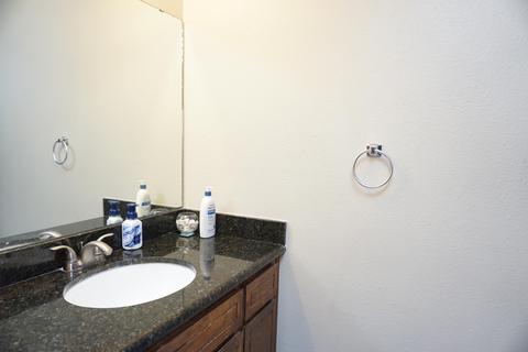 944 E Oakridge Ave, Visalia, CA 93292 photo 16