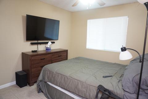 944 E Oakridge Ave, Visalia, CA 93292 photo 17