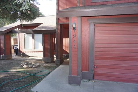 944 E Oakridge Ave, Visalia, CA 93292 photo 4
