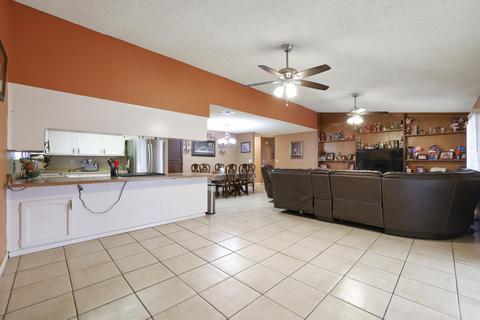 541 Vine St, Lemoore, CA 93245 photo 14