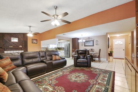541 Vine St, Lemoore, CA 93245 photo 9